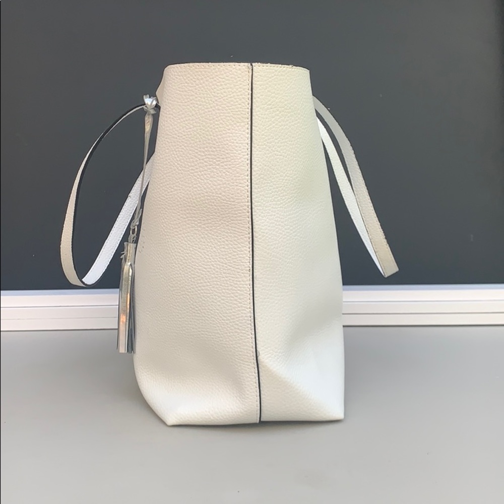 Victoria’s Secret tote white large leather bag. - Picture 4 of 8